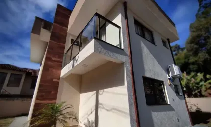 Casa com 3 dormitórios à venda, 139 m² por r$ 1.450.000,00 - cônego - nova friburgo/rj