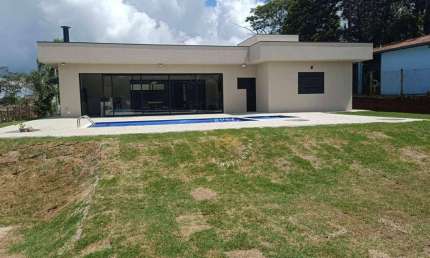 MARAVILHOSA CASA Á VENDA NO CLUBE DE CAMPO EM VALINHOS-SP