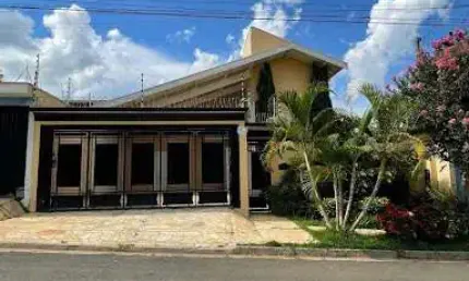 CASA COM 3 SUÍTES E PISCINA À VENDA E LOCAÇÃO EM INDAIATUBA/SP