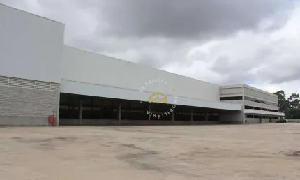 GALPÃO DISPONÍVEL PARA VENDA E LOCAÇÃO COM LOCALIZAÇÃO ESTRATÉGICA E INFRAESTRUTURA COMPLETA.