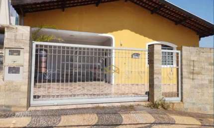 ÓTIMA CASA TÉRREA COM EDÍCULA À VENDA NO SWIFT EM CAMPINAS.