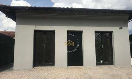 Excelente sala comercial para locação no centro de Vinhedo.