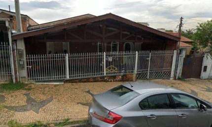 CASA À VENDA NO JARDIM MIRANDA, EM FRENTE AO SHOPPING UNIMART.