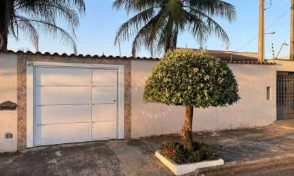 CASA COM PISCINA À VENDA PRÓXIMO AO CENTRO DE HORTOLÂNDIA