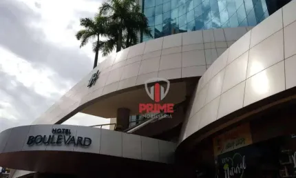 A Imobiliária Prime oferece Flat no Boulevard totalmente mobiliado com sacada no alto da Higienópolis.