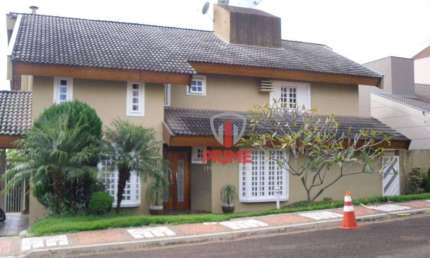 Casa à venda no condomínio Vale das Araucárias em Londrina. Sobrado com 4 quartos sendo 2 suítes, sala, lavabo, copa, cozinha, área de serviço, 3 banh
