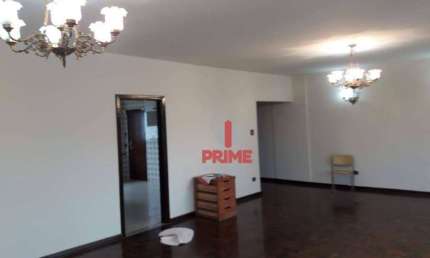 Apartamento à venda no Edifício Frederico Lundgreen no centro de Londrina. 2 por andar, com 3 quartos sendo 1 suíte, cozinha, sala para 2 ambientes, d