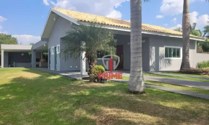 Chácara à venda no Recanto Golf Ville em Cambé. Terreno com 2.500m² e 354m² de área construída sendo casa térrea, com 3 quartos, sendo 1 suíte e 1 dem