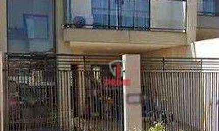 Casa à venda no Residencial Luiza localizado em Cambé. Sobrado com três quartos, incluindo uma suíte, este lar oferece o espaço perfeito para acomodar