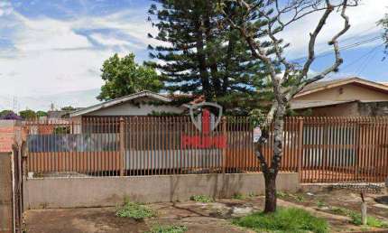 Casa à venda no Jardim Santa Rita 1, em Londrina. Com 3 quartos, sala, cozinha, banheiro e churrasqueira, 01 vaga de garagem. Estuda permuta por veícu
