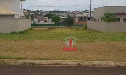 Terreno em Condomínio Royal Boulevard fechado com 300,15 m² em Ibiporã.