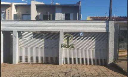 Casa à venda no Portal de Versales, em Londrina. Próximo à UEL. Com três quartos na casa principal, incluindo uma suíte para momentos de tranquilidade