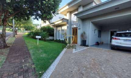 Casa à venda no Condomínio Royal Forest na Gleba Palhano em Londrina.