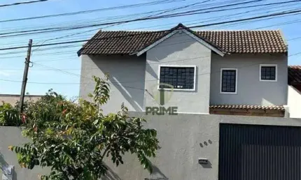 Sobrado à venda no Jardim Maria Luiza em Londrina.   - Casa com quintal amplo.