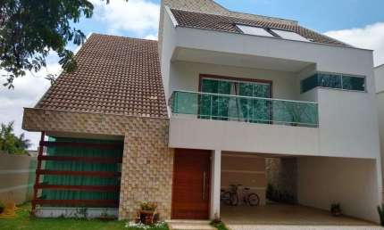 Casa para venda no condomínio Forest na Gleba Palhano em Londrina. Sobrado com 4 quartos, sendo 2 suítes, 2 Demi-suítes, completa de armário