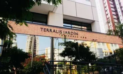 Apartamento à venda no Edifício Terralis Jardins, área central, em Londrina, 3 quartos, 1 suíte, sacada com churrasqueira, 74m2 área privativa.