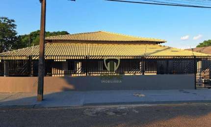 Casa à venda Conjunto Habitacional Alexande Urbanas, Zona Leste em Londrina. Residencial de esquina, casa recém reformada e pintada.