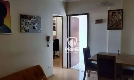 Apartamento à venda na região central de Londrina. Espaçoso, reformado, com 50 m2 de área útil. Completo de armários, contendo 2 quartos, banheiro, co