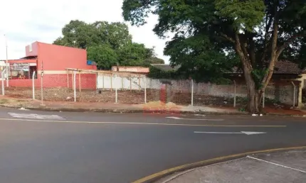 Terreno à venda no Califórnia em Londrina. Com 366 m², em ótima localização com escritório nos fundos.