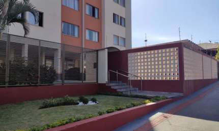 Apartamento à venda no Edifício Sevilha no centro de Londrina. Com 2 quartos, sala, cozinha, área de serviço, banheiro social, 1 vaga de garagem. comp