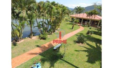 Fazenda à venda em Paulo Lopes em Santa Catarina. Com 235 hectares contendo casa sede com 6 quartos sendo 3 suítes, 3 salas, cozinha, 5 banheiros, div