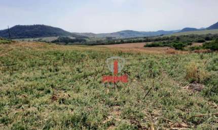 Sítio à venda em Faxinal no Paraná. Com 22 alqueires plantando 17, topografia: leve inclinação. Entrada + 2 pagamentos.