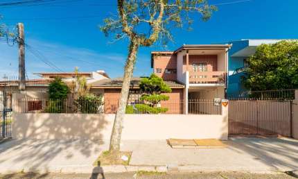 Casa com 5 quartos para alugar na Rua Luiz Massuquetto, 35, Bacacheri, Curitiba por R$ 4.200