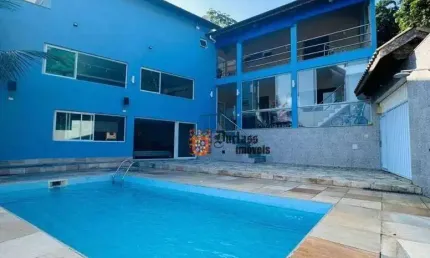 Sobrado com 4 suítes à venda por R$ 950.000 - Perequê-Mirim - Ubatuba/SP