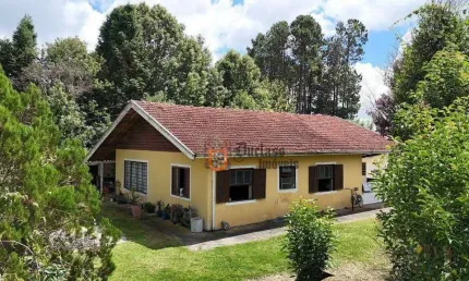 Casa com 4 dormitórios à venda, 222 m² por R$ 960.000 - Vila Abernéssia - Campos do Jordão/SP
