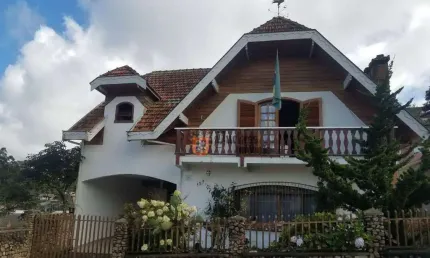Sobrado com 3 dormitórios à venda, 206 m² por R$ 1.150.000 - J Jaguaribe - Campos do Jordão/SP