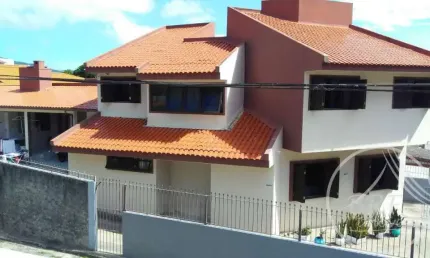Saco dos Limões te espera com uma casa aconchegante 

Venha morar no Saco d