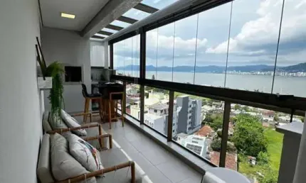 Cobertura totalmente mobilada em Balneário Estreito Fpolis SC