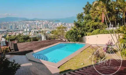 Vendo maravilhosa casa no Bosque das mansões São jose SC