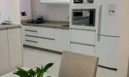 Vendo apartamento em Bairro Arreias São José SC, de três dormitórios, suíte, duas vagas livres, cozinha e área de serviço mobiliados.