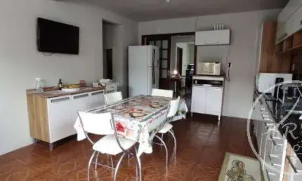 Vendo casa em Serraria São José SC de três dormitórios, sala e cozinha mais edícula