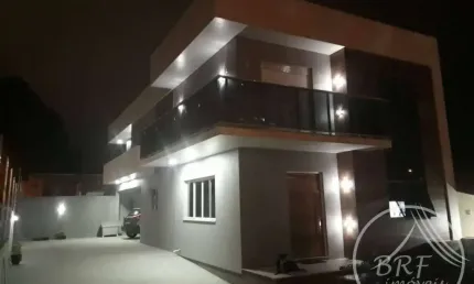 Vendo casa semi nova em Estreito Florianópolis SC, três suítes, lavabo.