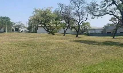 Terreno à venda no Condomínio Riviera de Santa Cristina XIII, em Paranapanema/SP