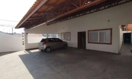 Casa a venda com Kitnet para locação nos fundos no Jardim Simus em Sorocaba/sp