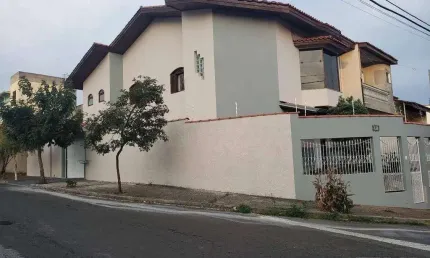 Sobrado à venda no Bairro Jardim Dois Corações em, Sorocaba/SP