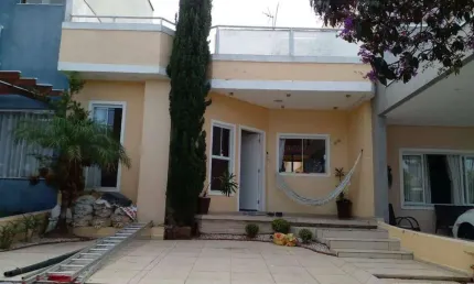 Casa com 2 Quartos para alugar, no Condomínio Horto Florestal II, no Bairro São Bento em Sorocaba - SP