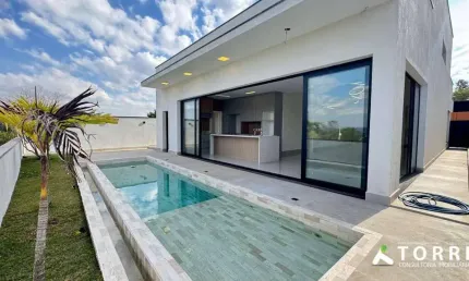 Casa com suíte e piscina a venda no Condomínio Alphaville Castelo  em Sorocaba/sp