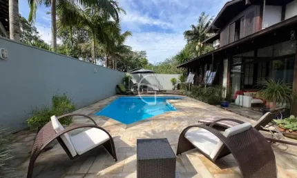 Casa com 4 quartos à venda no América, Joinville  por R$ 2.800.000