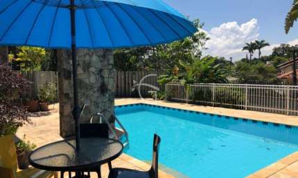 Casa com 6 quartos à venda no América, Joinville 