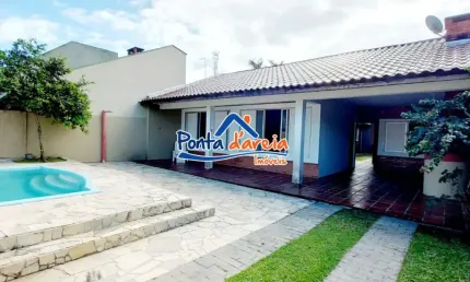 Casa à venda na Rua Canadá, 300, Atami, Pontal do Paraná