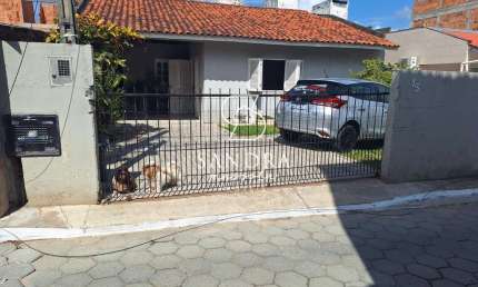 Casa à venda no bairro São João do Rio Vermelho - Florianópolis/SC