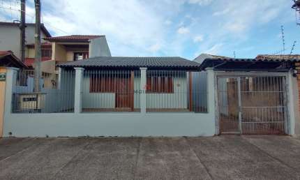 Excelente casa térrea em terreno de 10x30m no bairro Niterói!