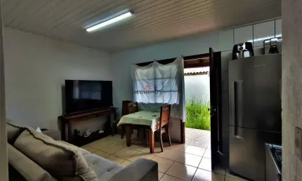 Moinhos Imóveis vende 4 casas térreas de alvenaria no mesmo terreno em Niterói!