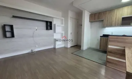 Apartamento 02 dormitorios, sacada e 01 vaga de garagem. bairro fátima, canoas/rs