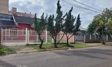 Casa com 2 dormitórios, amplo pátio com piscina - Bairro Fatima, Canoas/RS