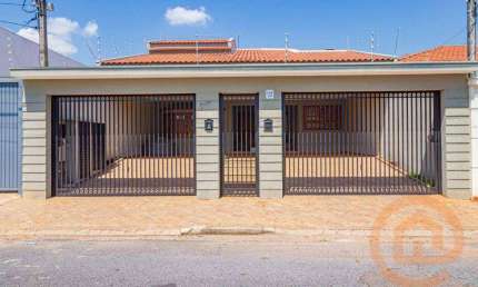 Casa com 4 dormitórios à venda, 400m² de terreno e 300 m² de construção por R$ 1.300.000 - Parque Residencial Presidente Médici - Itu/SP